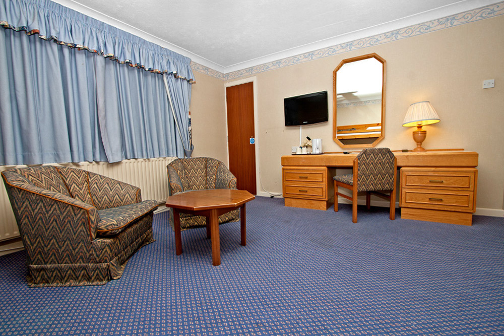 %_tempFileNamebournemouth-carrington-05%