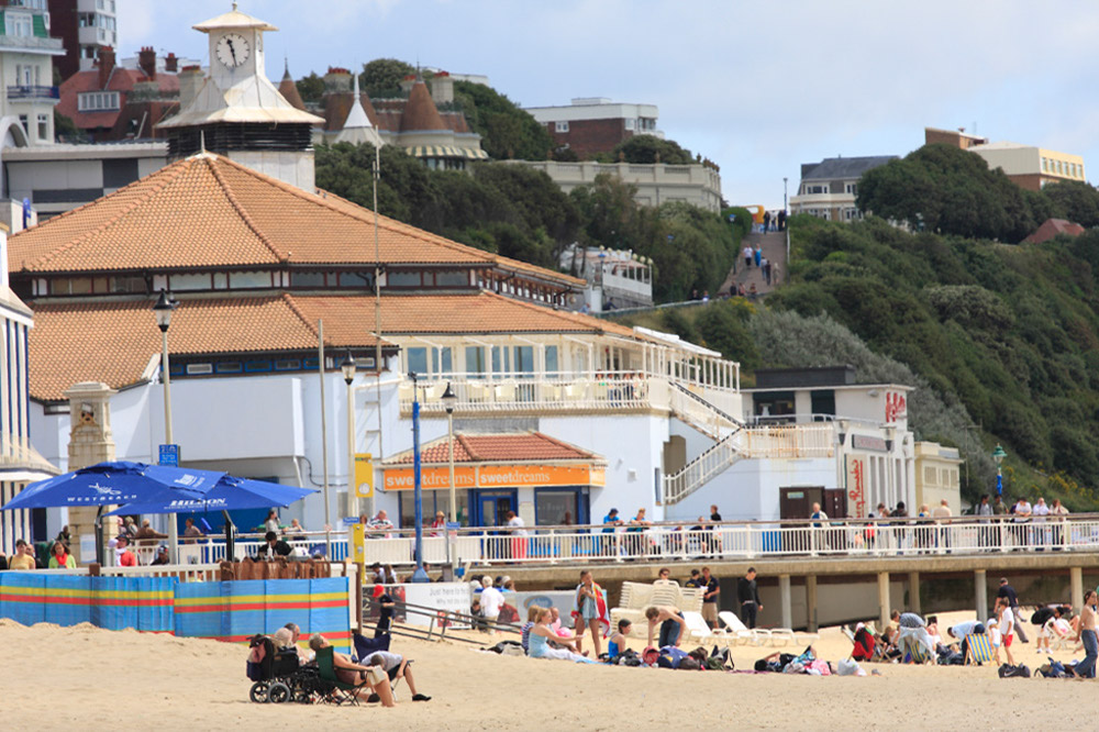 %_tempFileNamebournemouth-beach-34%