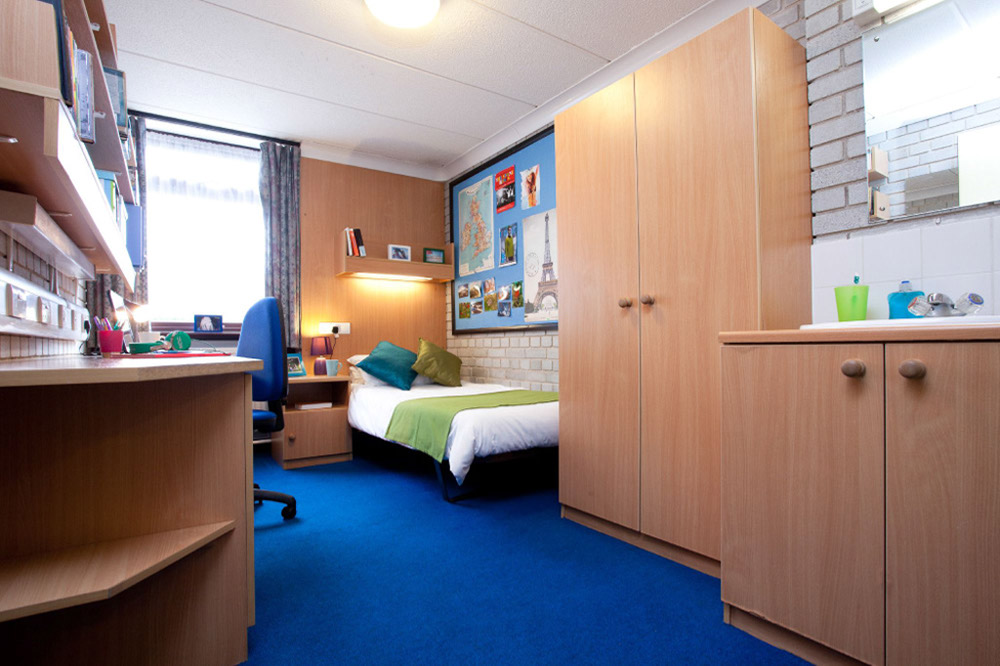 %_tempFileNameexeter-residence-standard-bedroom-4%