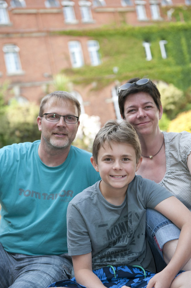 %_tempFileNamefamily-in-teignmouth-2%