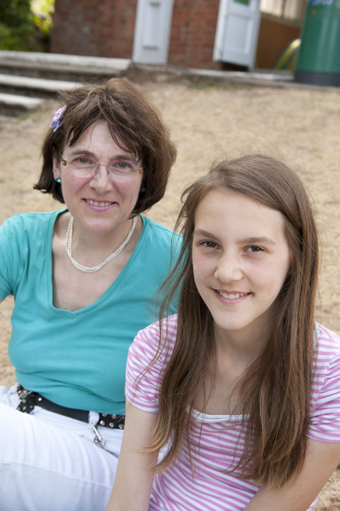 %_tempFileNamemother-and-daughter-5%