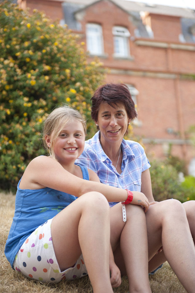 %_tempFileNamemother-and-daughter%