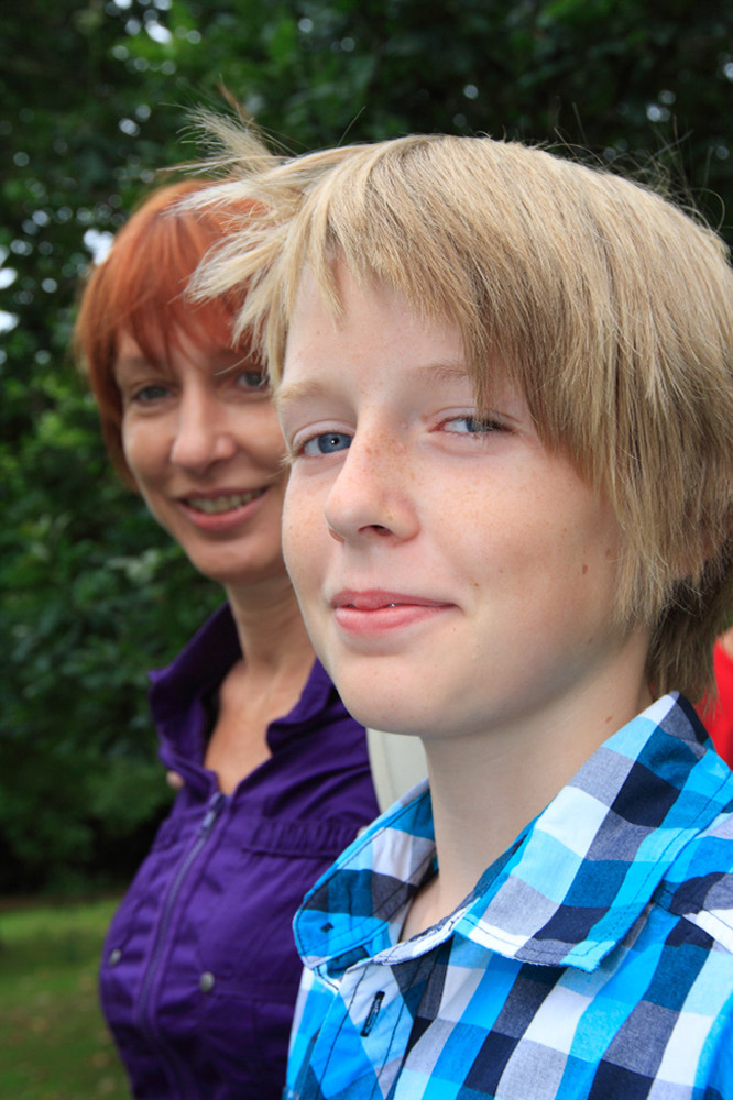 %_tempFileNamemother-son-5%