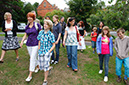%_tempFileNamewalking-families-7%