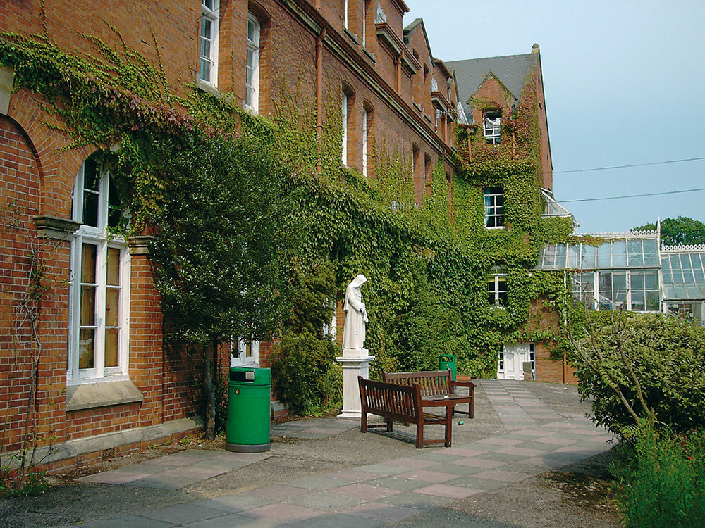 %_tempFileNameteignmouth-campus-2%