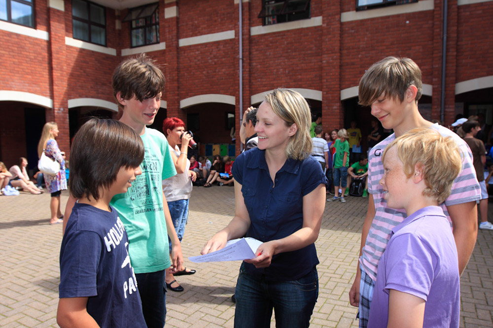 %_tempFileNameteignmouth-campus-staff-explaining-students-6%