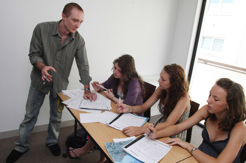%_tempFileNamebiarritz-school-classroom-2%