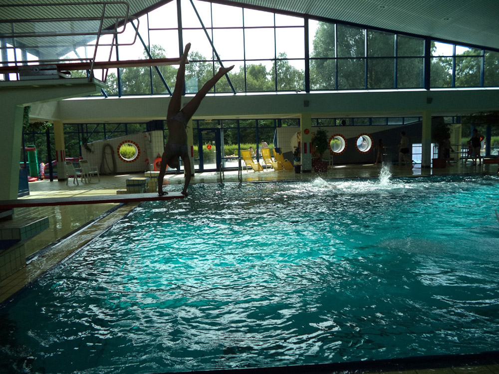 %_tempFileNamebremerhaven-swimming-pool%