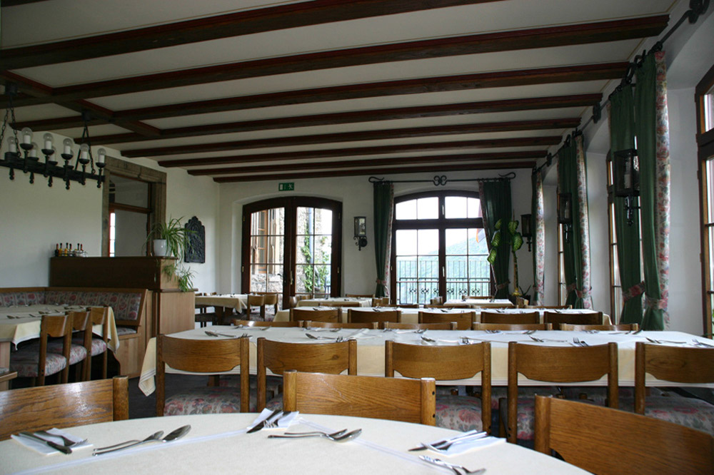 %_tempFileNameoberwesel-castle-refectory-9%