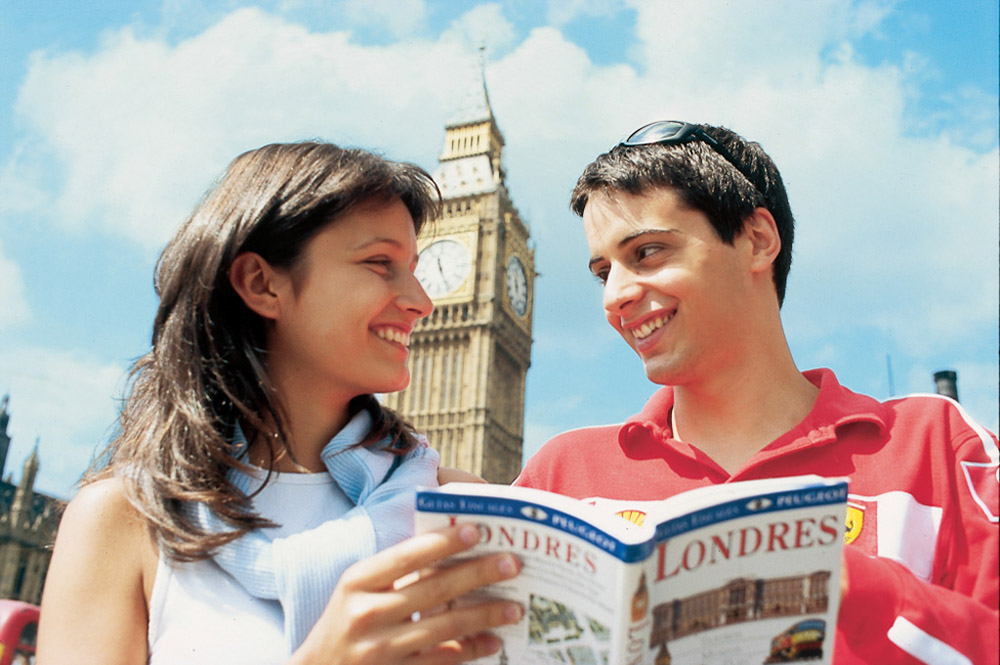 %_tempFileNamecouple-with-city-map%