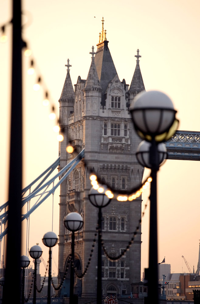%_tempFileNameone-tower-of-tower-bridge%