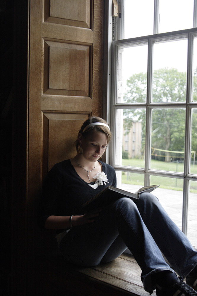 %_tempFileNamereading_girl%