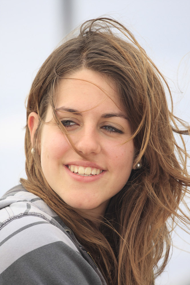 %_tempFileNamegirl-with-brown-hair_2%