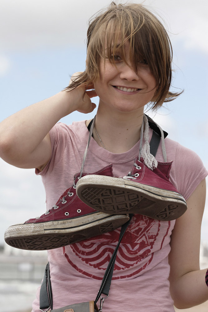 %_tempFileNamegirls-with-chucks%