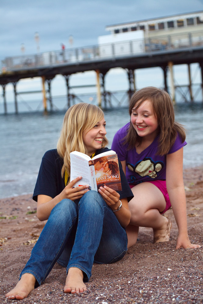 %_tempFileNamereading-on-beach%