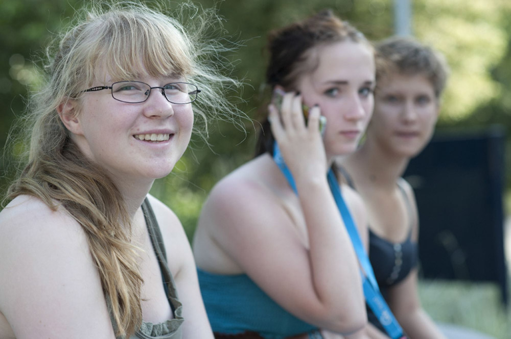 %_tempFileNamethree-girls-in-exeter%