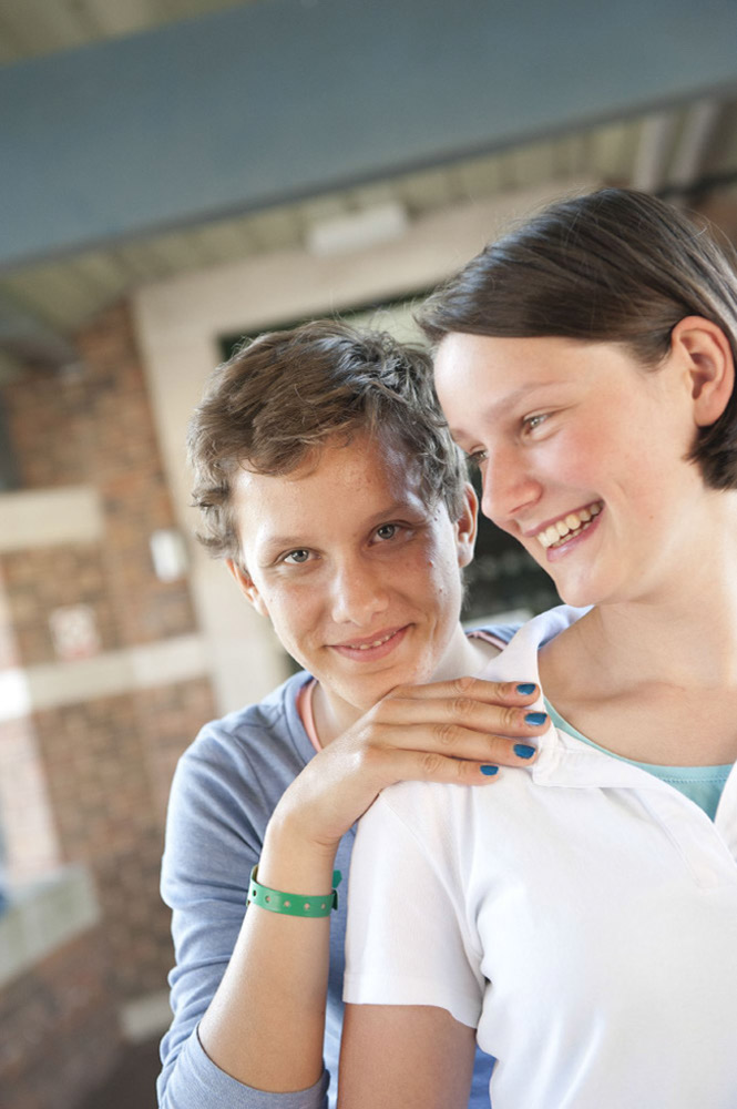 %_tempFileNametwo-girls-smiling%